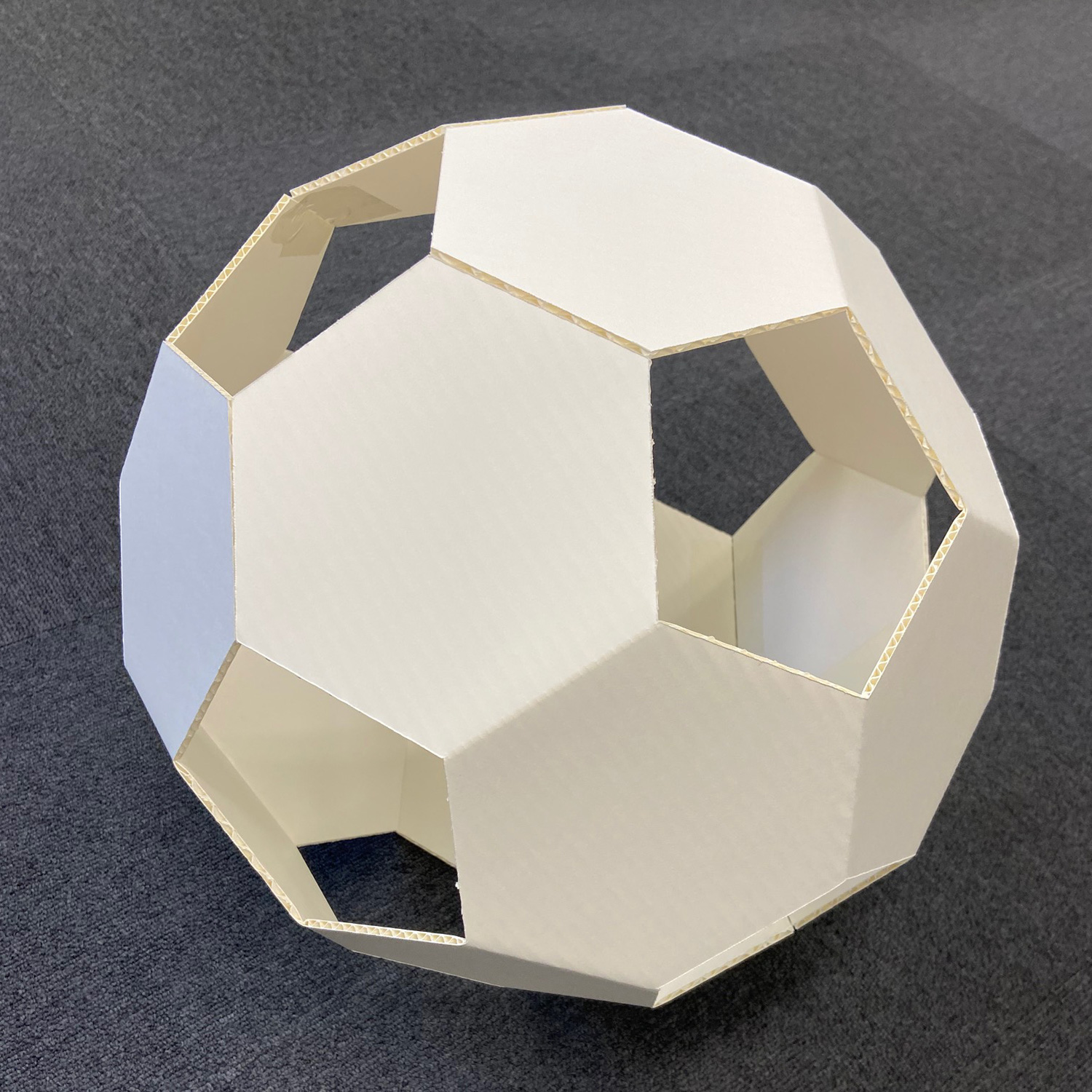 段ボールで作るサッカーボール